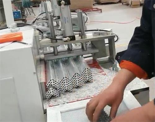 這么好的鋁材鋸切設(shè)備廠家，后悔沒有早點遇到【鄧氏切鋁機】