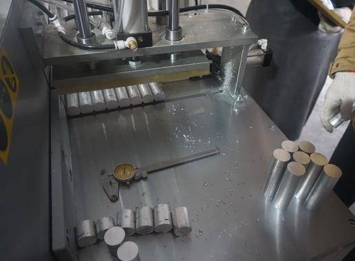 直徑25mm小鋁棒切割機(jī)，解決汽車(chē)配件廠牛總的煩惱